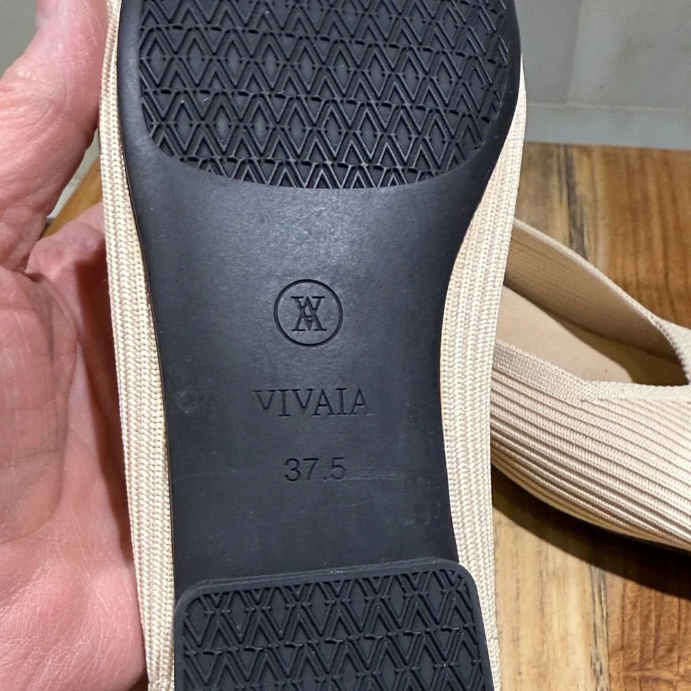 VIVAIA Mia 2.0 Square-Toe, V-Cut Flats Elegant Women's Flats in a Neutral Beige. - Picture 2 of 10